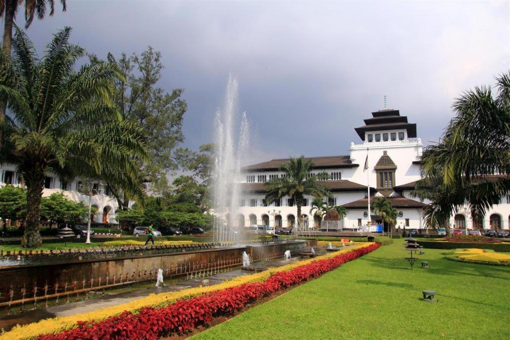 Hotel Naval Bandung Exteriör bild